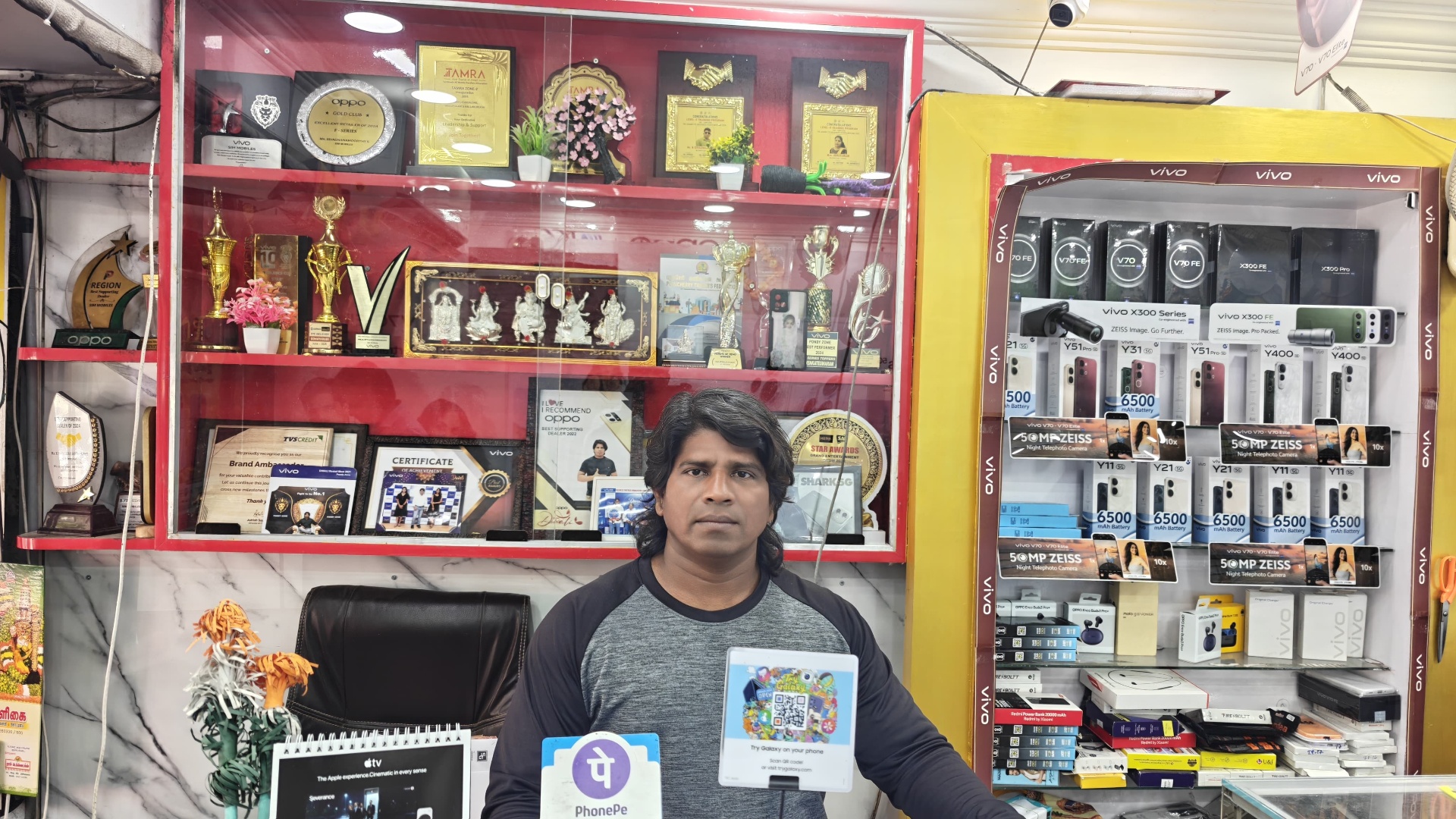 SIM Mobiles owner at the store
